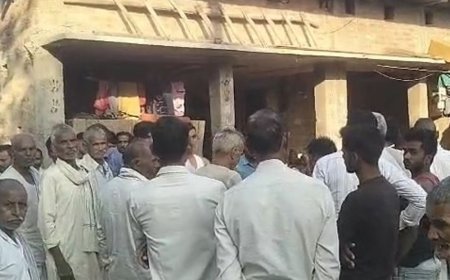 सीतापुर में सड़क हादसे में दो युवकों की मौत:जागरण से लौटते समय अज्ञात वाहन ने मारी टक्कर, अस्पताल पहुंचने से पहले तोड़ा दम