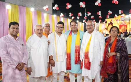 माता की चौकी में भजनों पर झूमे श्रद्धालु - महापौर विकास शर्मा का को किया गया सम्मानित