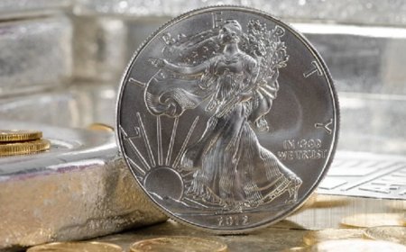 Silver prices में 6% से अधिक की गिरावट, सोने ने भी तोड़ी चमक, निवेशक चिंतित।