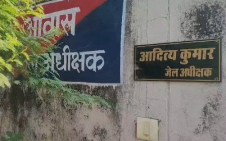 आजमगढ़ में जेलर के घर में रहेंगे जेल अधीक्षक:कराई गई पूजा, सुपरिंटेंडेंट के घर में रहने वाले चार अधीक्षकों का हो चुका है निलंबन