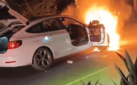 सीकर में BMW गाड़ी बनी आग का गोला:आग लगती देख गाड़ी में सवार 6 लोग नीचे उतरे,हरियाणा से जयपुर जा रहे थे