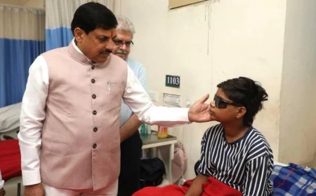 मुख्यमंत्री डॉ. यादव कार्बाइड गन प्रभावितों से अस्पताल में मिले, हालचाल जाना