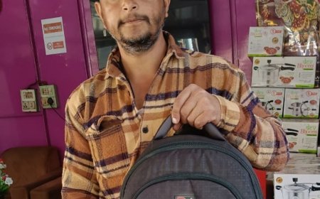 मनाली में ड्राइवर ने 10 लाख का सामान लौटाया:ऑटो में मुंबई के टूरिस्ट का छूट गया था बैग, कैमरा-ड्रोन और मोबाइल रखा था