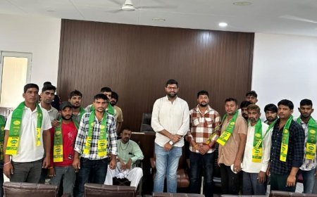 महेंद्रगढ़ के कई युवा जजेपी में हुए शामिल:दिल्ली में दिग्विजय चौटाला ने पहनाया पटका; बोले- किसान-रोजगार के हितों की बात करती है पार्टी