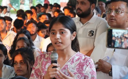 मुख्यमंत्री कैंप कार्यालय खटीमा में आयोजित हुआ युवा संवाद कार्यक्रम।*