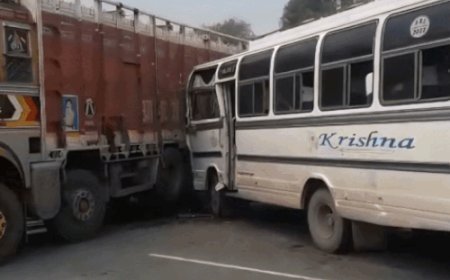 पाली में ट्रक-बस में टक्कर, 15 घायल:हाईवे पर मोड पर हुआ एक्सीडेंट, बस में सवार थे 25 पैसेंजर