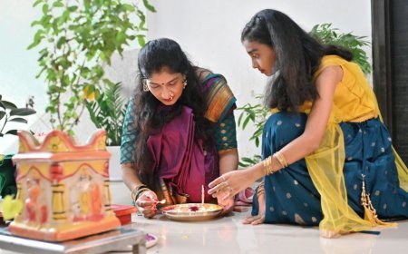 तुलसी विवाह पर मां तुलसी के पास कितने दीये जलाएं? जानें सही नियम, घर में होगा सुख-समृद्धि का वास