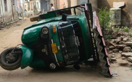 महेंद्रगढ़ में ऑटो पलटने से बच्चे की मौत:आंगनबाड़ी केंद्र से दलिया लेकर जा रहा, माता-पिता गए थे काम पर