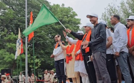 हिसार में तिरंगा लेकर दौड़े युवा:राष्ट्रीय एकता दिवस पर यूनिटी के लिए दौड़ लगाई, मंत्री गंगवा ने दिखाई हरी झंडी
