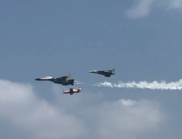 स्वदेशी तेजस ने भरी पहली उड़ान:रक्षामंत्री राजनाथ ने प्रोडक्शन यूनिट का उद्घाटन किया, यहां हर साल 8 तेजस बनाए जाएंगे
