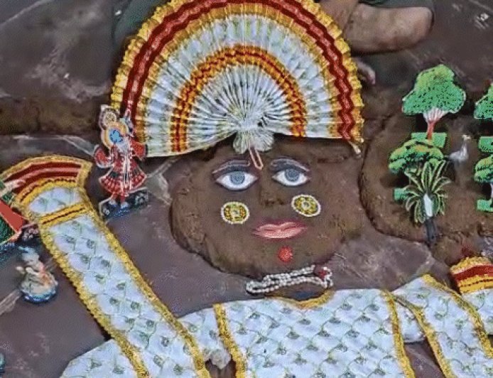 125 किलो गोबर से 8 घंटे में बनाया गोवर्धन स्वरूप:गहनों से किया श्रृंगार, 501 किलो के प्रसाद का लगाया भोग, सवाई माधोपुर में ट्रैक्टरों से परिक्रमा