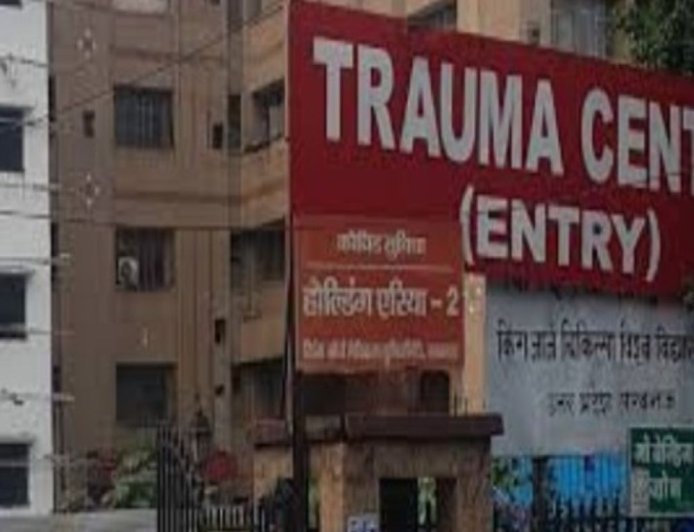 लखनऊ ट्रामा सेंटर में 32 घंटे में पहुंचे 37 मरीज:पटाखों से जलकर हुए घायल,18 मरीजों को प्लास्टिक सर्जरी में किया गया भर्ती