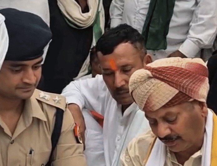 प्रयागराज में किसानों की महापंचायत:पुलिस कार्रवाई पर भड़के राष्ट्रीय अध्यक्षर; बोले - इशारे पर किसान नेताओं के खिलाफ दर्ज होते हैं फर्जी मुकदमे