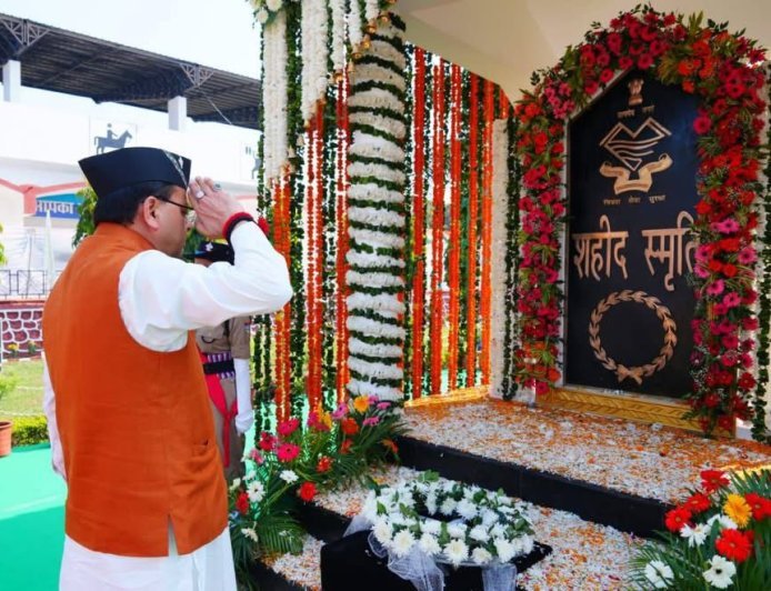 देहरादून,पुलिस स्मृति दिवस पर मुख्यमंत्री ने अर्धसैन्य बलों के वीर शहीदों को पुष्पचक्र अर्पित कर श्रद्धांजलि दी