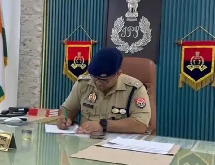 अमरोहा में 4 दरोगा समेत 12 पुलिसकर्मी निलंबित:तिगरी मेला ड्यूटी से अनुपस्थित रहने पर एसपी ने की कार्रवाई