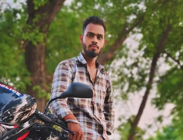 देवरिया में ट्रक की टक्कर से युवक की मौत:बाइक सवार के पिछला पहिया ऊपर से गुजरा, चालक वाहन छोड़कर फरार