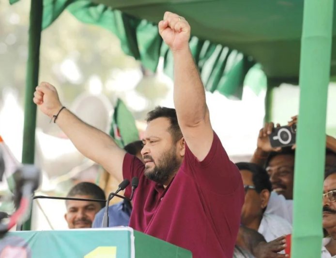 Bihar Election 2025: उम्र कच्ची है पर जुबान पक्की, तेजस्वी की रैलियों में वादों की बौछार