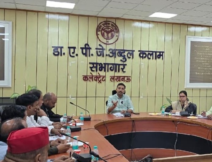 लखनऊ में आज से शुरू हुआ SIR अभियान:जिला निर्वाचन अधिकारी ने राजनीतिक दलों से सहयोग की अपील की; 39 लाख वोटर्स की खामियां होगी दूर