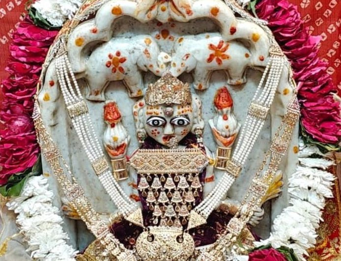 नागौर में महालक्ष्मी मंदिर में अन्नकूट महोत्सव:गोपाष्टमी पर हुआ अभिषेक-पूजन; भगवान को 56 भोग का प्रसाद