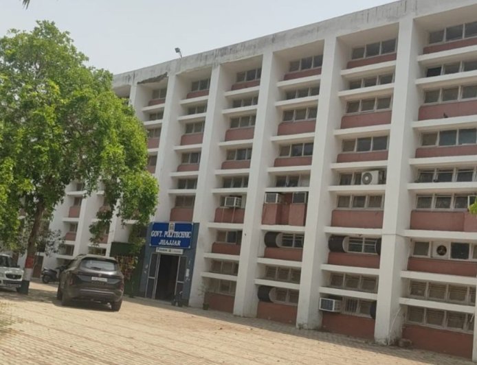 झज्जर में छात्रा के साथ मानसिक उत्पीड़न:पॉलिटेक्निक के शिक्षक पर लगा आरोप, जांच के लिए पहुंची अधिकारियों की टीम