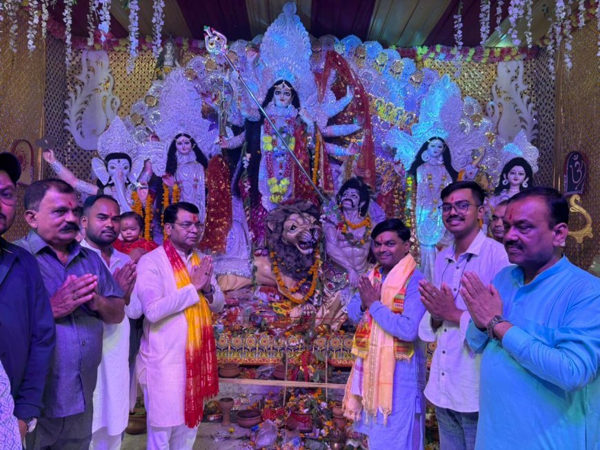 ट्रांजिस्ट कैम्प दुर्गा पूजा महोत्सव में शामिल हुए विधायक शिव अरोरा ने लिया दुर्गा मैया का आशीर्वाद*