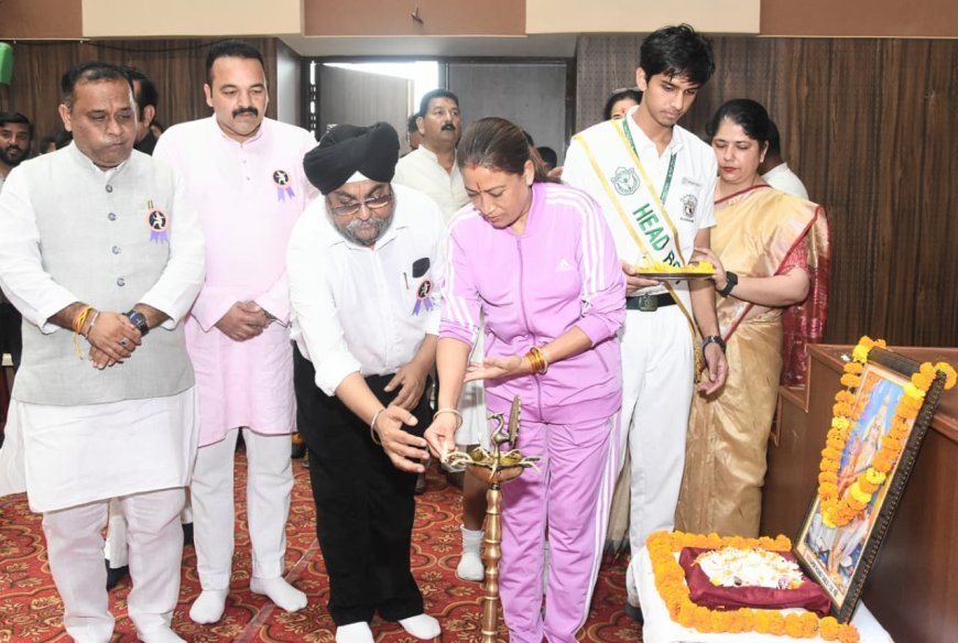केन्द्रीय माध्यमिक शिक्षा बोर्ड ने अपनी खेल गतिविधियों में फेंसिंग को शामिल किया