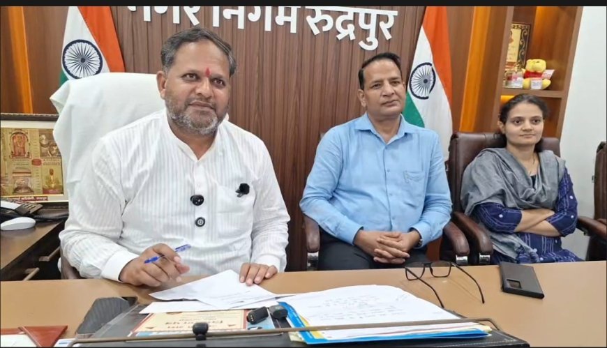 महापौर ने किया चिराग ए उम्मीद पुस्तक का विमोचन
