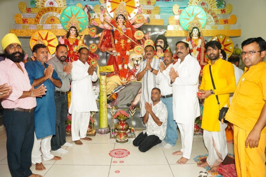 शारदीय नवरात्रि के पावन अवसर पर नगर व ग्रामीण क्षेत्रें में धार्मिक और सांस्कृतिक आयोजनों की धूम है