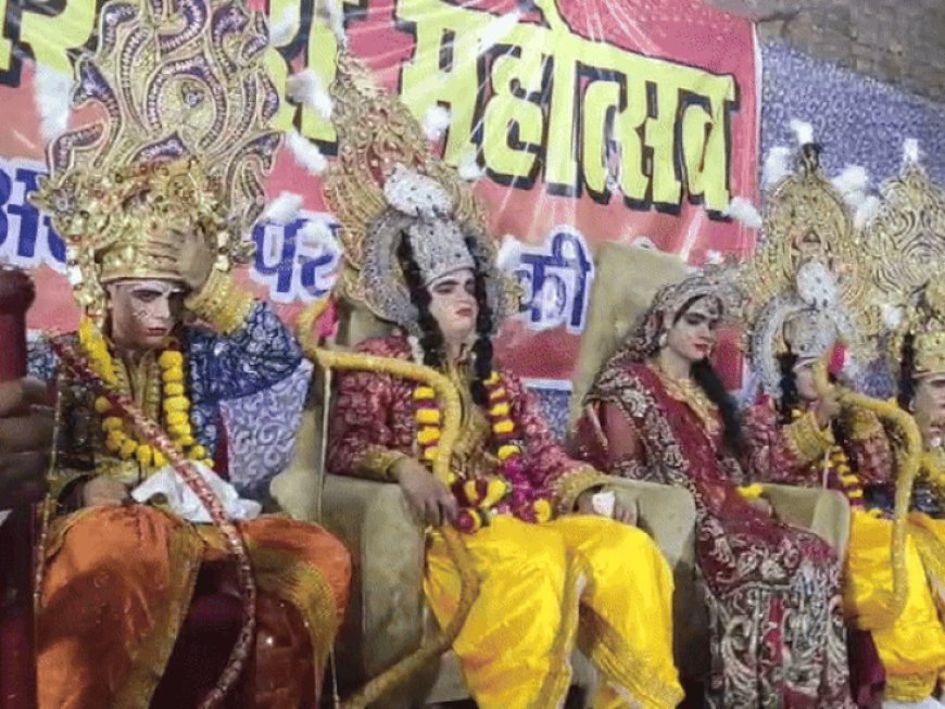 आगरा में निकली 400 साल पुरानी दशहरा यात्रा:70 से अधिक झाकियां रहीं शामिल, सेंट जॉन्स चौराहे पर हुआ समापन