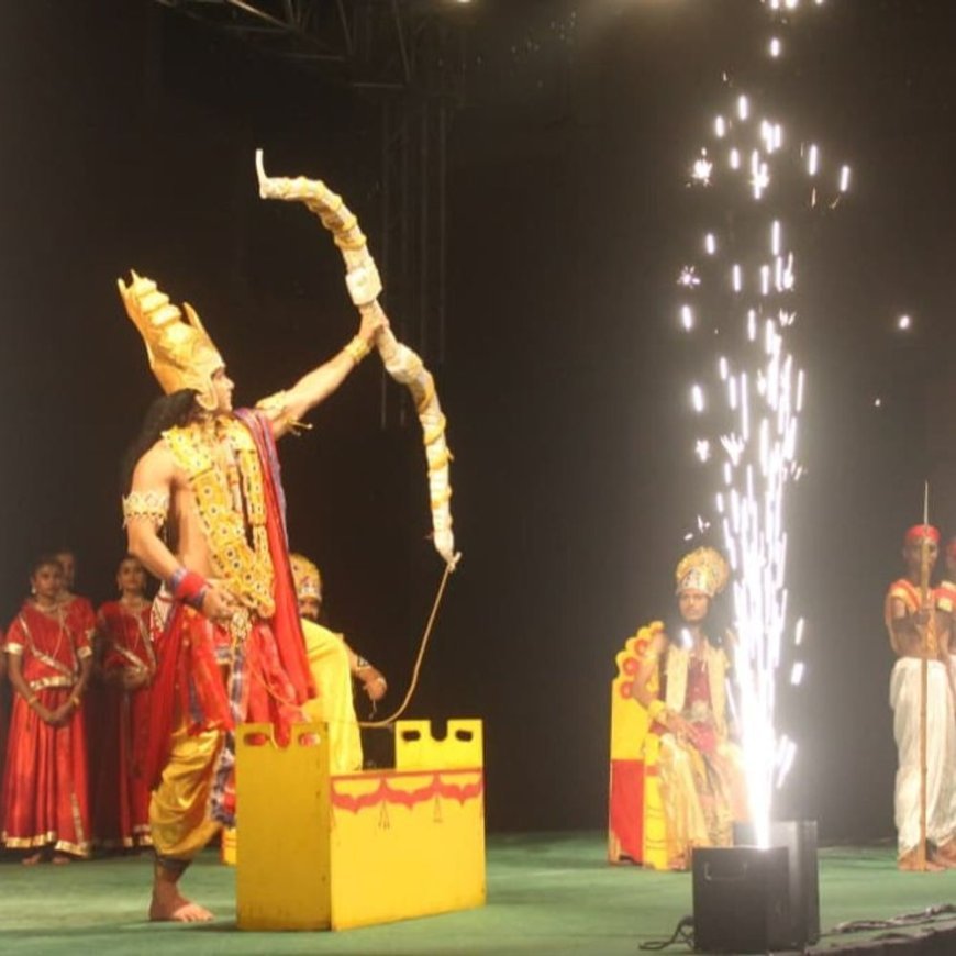 बरसते बादलों के बीच राम कथा साकार:बारिश ने जेकेके की मानस रामलीला में डाला खलल, कलाकारों ने अभिनय से जीता सभी का मन