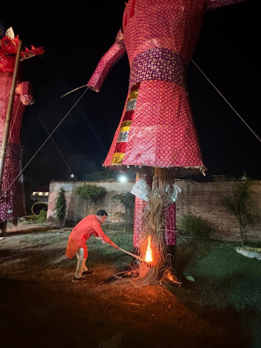 विजय दशमी पर्व विभिन्न स्थानों पर रावण दहन कार्यक्रम मे शामिल हुऐ विधायक शिव अरोरा*