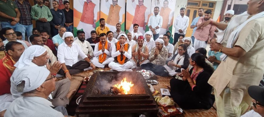 *मुख्यमंत्री पुष्कर सिंह धामी के जन्मदिन पर विधायक शिव अरोरा ने पांच मंदिर मे किया हवज यज्ञ एवं गौ सेवा के माध्यम से दीर्घायु की कामना की*