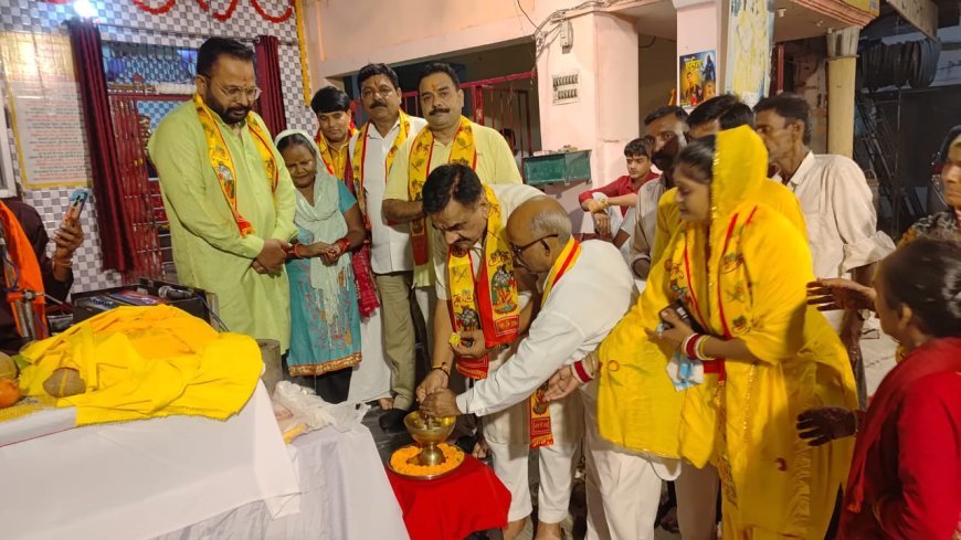 रम्पुरा वार्ड नं. 24 स्थित मां दुर्गा मंदिर प्रांगण में श्रीमद् भागवत कथा का भव्य आयोजन आरंभ हुआ।