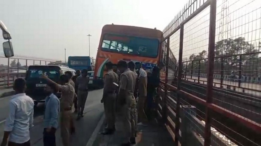 हापुड़ : ब्रजघाट गंगा पुल पर बड़ा हादसा, यात्रियों से भरी रोडवेज बस हवा में लटकी, मचा हड़कंप