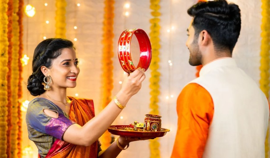 Karwa Chauth 2025: करवा चौथ की व्रत की थाली में सजाएं ये चीजें, तभी मिलेगा अखंड सौभाग्य का पूरा फल