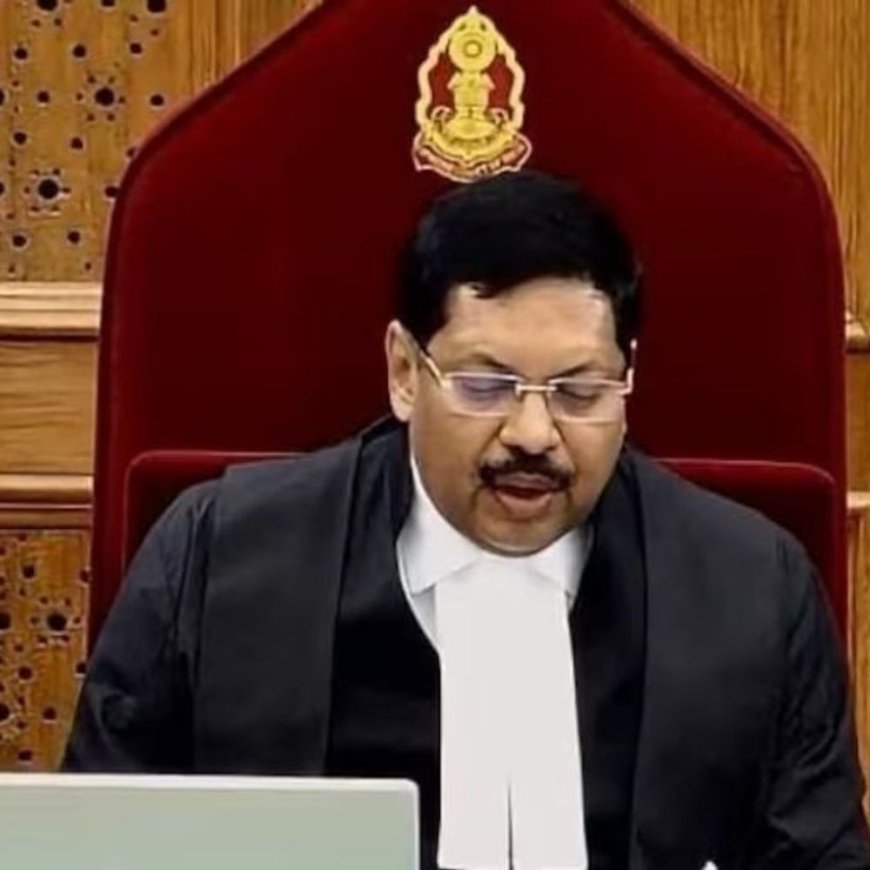CJI पर कोर्ट में जूता फेंकने की कोशिश:आरोपी वकील बोला– सनातन का अपमान नहीं सहेंगे; PM मोदी ने कहा– हमले से हर भारतीय नाराज