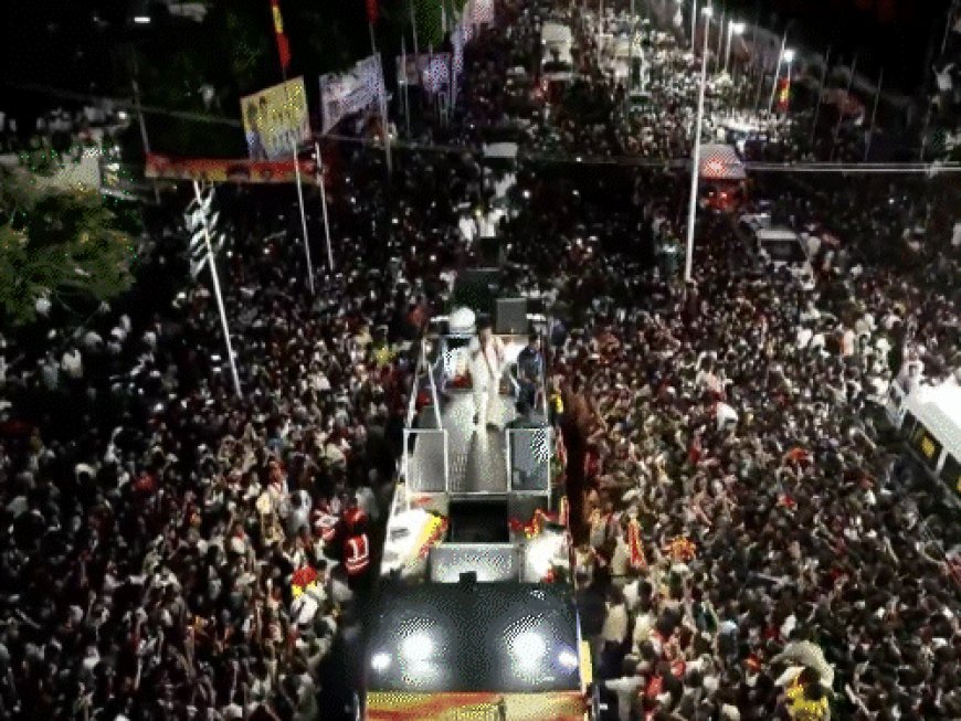 करूर भगदड़- विजय ने मृतकों के परिजन से बात की:मद्रास हाईकोर्ट ने फटकार लगाई थी; सुप्रीम कोर्ट में CBI जांच को लेकर 10 अक्टूबर को सुनवाई