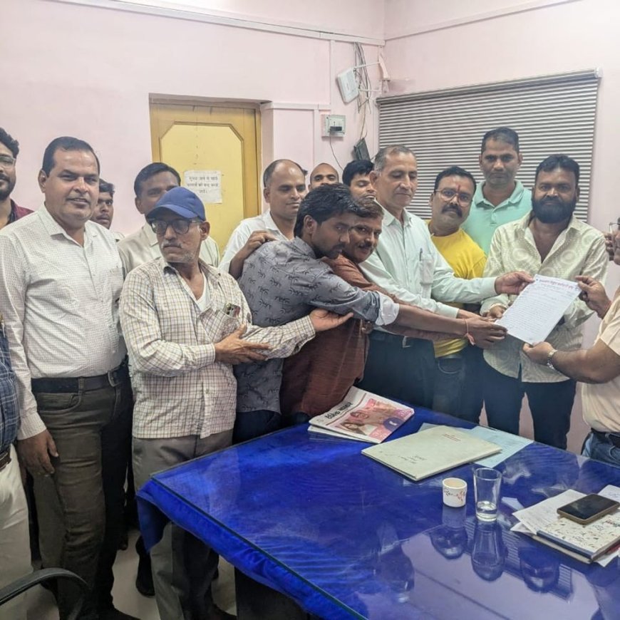 झालावाड़ में विद्युत कर्मचारी संघ का प्रदर्शन:पदोन्नति और पे लेवल सुधार समेत 15 सूत्रीय मांगों को लेकर निगम कार्यालय में विरोध