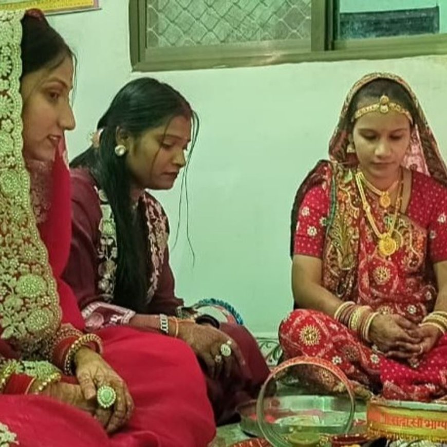 प्रतापगढ़ में महिलाओं ने मनाया करवा चौथ पर्व:पति की लंबी उम्र की कामना की, चांद दिखने के बाद खोला व्रत