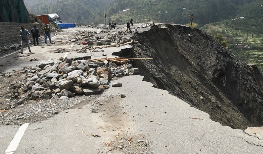 मेक्सिको में भारी बारिश के कारण बाढ़ और भूस्खलन में कम से कम 41 लोगों की मौत