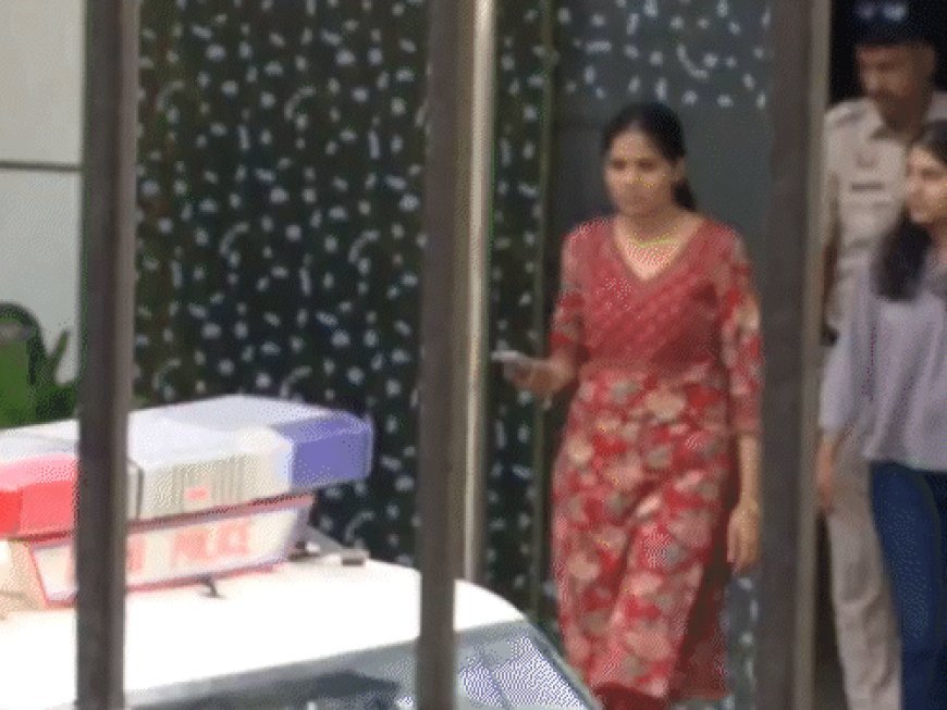 चैतन्यानंद 27 अक्टूबर तक हिरासत में रहेगा, जमानत याचिका खारिज:कोर्ट बोला- पीड़ित ज्यादा, अपराध की गंभीरता कई गुना बढ़ी; 17 स्टूडेंट्स से छेड़छाड़ का आरोप