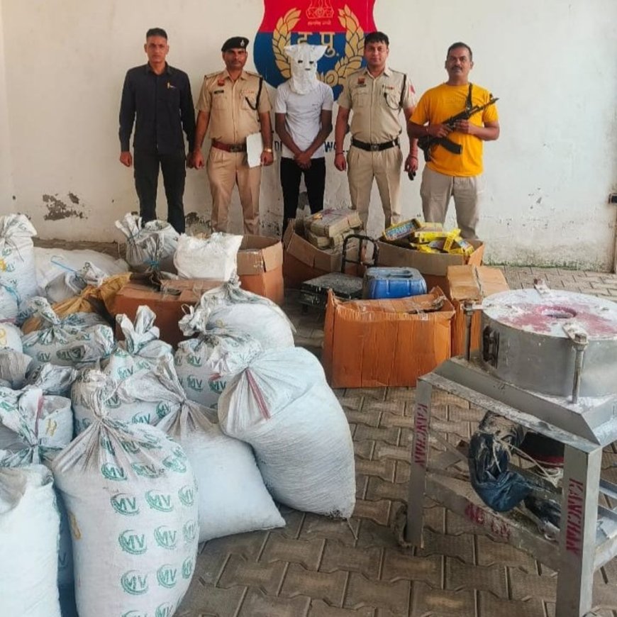 पलवल में अवैध पटाखा फैक्ट्री का भंडाफोड़:1800 किलो से अधिक विस्फोटक सामग्री जब्त, पुलिस ने एक आरोपी को पकड़ा