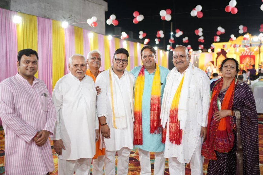 माता की चौकी में भजनों पर झूमे श्रद्धालु - महापौर विकास शर्मा का को किया गया सम्मानित