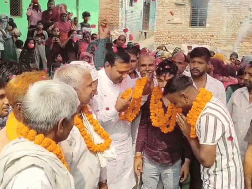 नूंह में नौकरी लगे दो युवाओं को लेकर जश्न:गांव पहुंचने पर फूल मालाओं से किया स्वागत,सरपंच बोले गौरव का क्षण