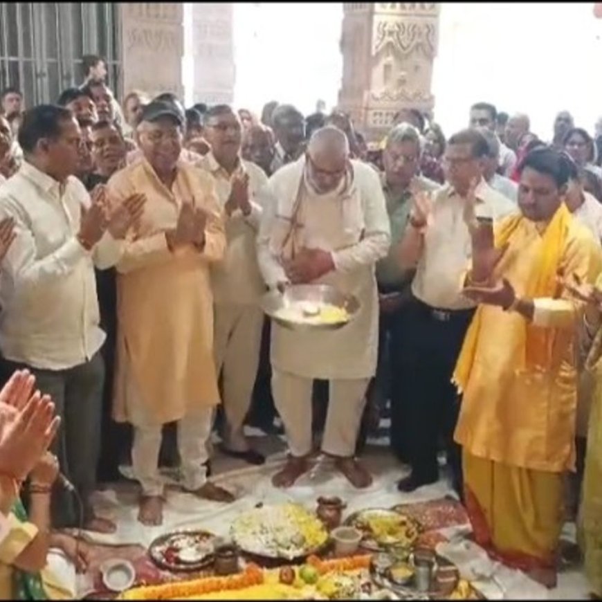 गुरुग्राम के मंदिरों में भक्तों का सैलाब:धूमधाम से मनाया अन्नकूट पर्व, गिरीराज की परिक्रमा की, भजन कीर्तन कर लगाया भोग