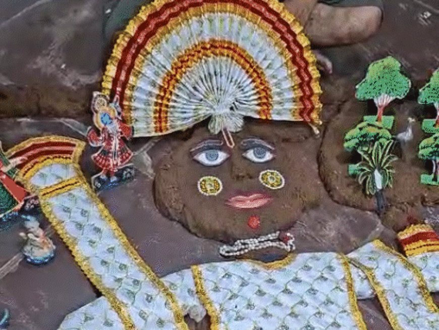 8 घंटे में बनाई 125 किलो गोबर से गोवर्धन स्वरूप:गहनों से किया श्रृंगार, 501 किलो के प्रसाद का लगाया भोग, सवाई माधोपुर में ट्रैक्टरों से परिक्रमा