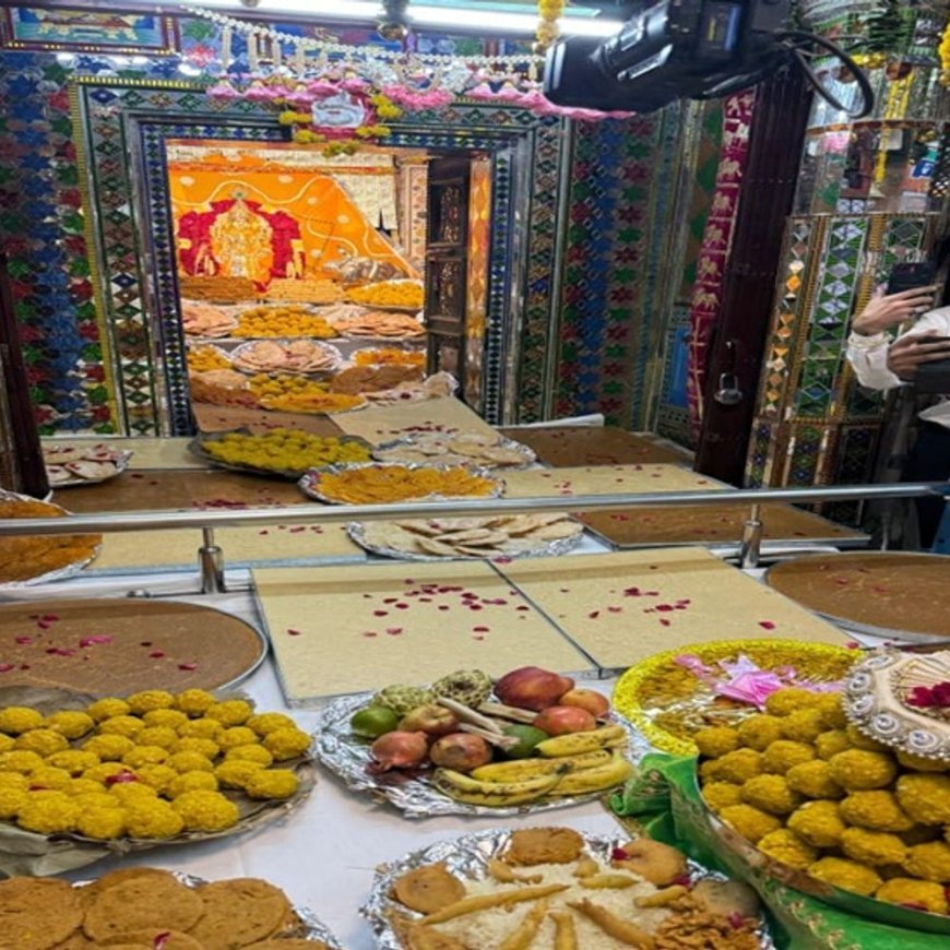 दीपोत्सव के समापन पर सजी अन्नकूट की झांकी:महालक्ष्मी मंदिर में विशेष आरती में शामिल हुए भक्त, सुबह 4 बजे से दर्शन शुरू हुए