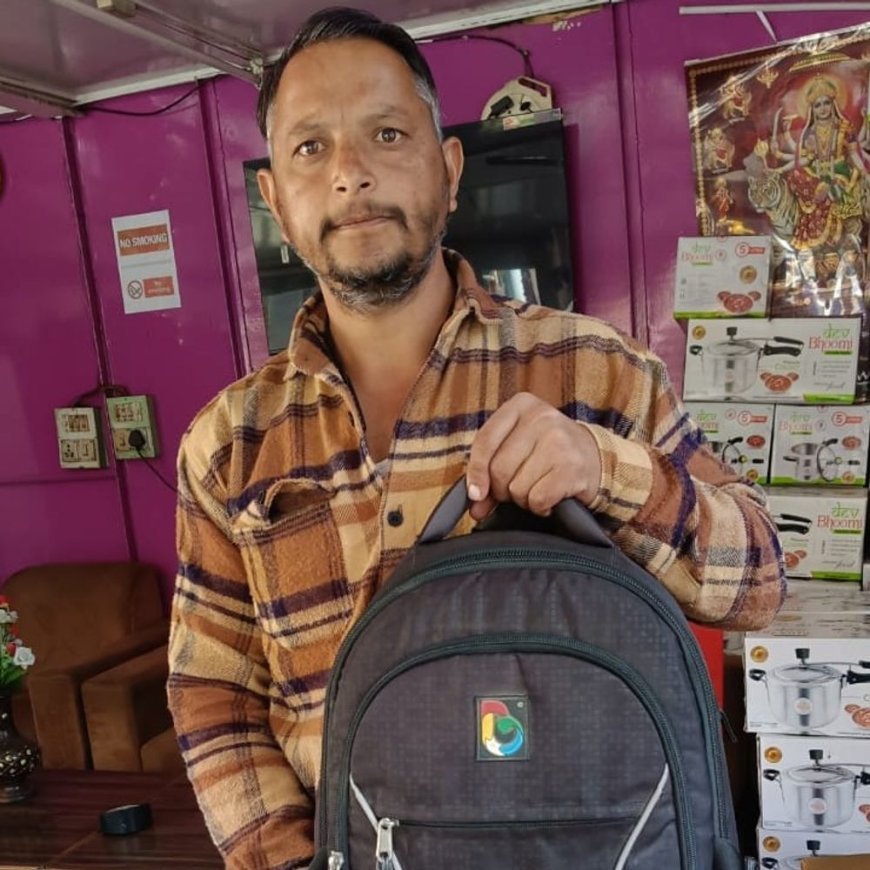 मनाली में ड्राइवर ने 10 लाख का सामान लौटाया:ऑटो में मुंबई के टूरिस्ट का छूट गया था बैग, कैमरा-ड्रोन और मोबाइल रखा था