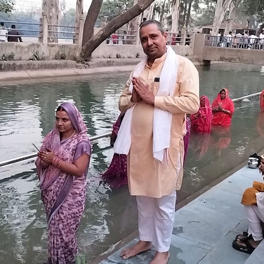 टोहाना में महिलाओं ने डूबते सूर्य को दिया अर्घ्य:नहर किनारे व्रती महिलाओं और श्रद्धालुओं की भीड़, मंगल कामना के लिए छठ पूजा