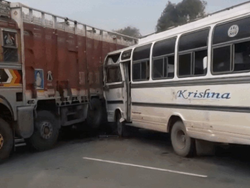 पाली में ट्रक-बस में टक्कर, 15 घायल:हाईवे पर मोड पर हुआ एक्सीडेंट, बस में सवार थे 25 पैसेंजर